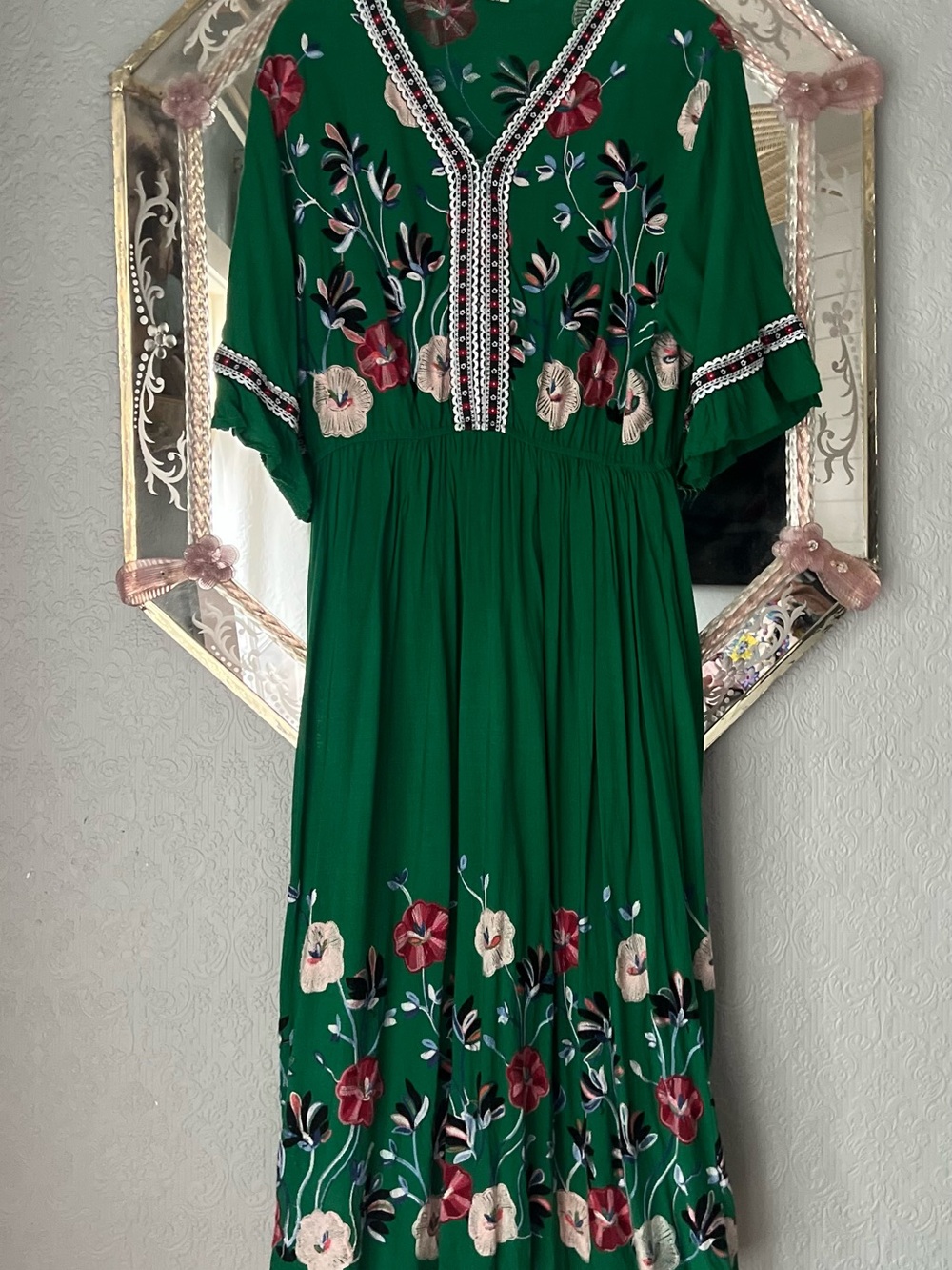 Size Large Green Floral Embroidered Cotton  V-Neck Women’s Dress